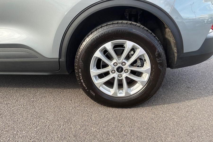 Ford Kuga Photo autoimg-ae6b2dd0f28c9b1f77a27153de96c9a6b6f5d91f.jpg