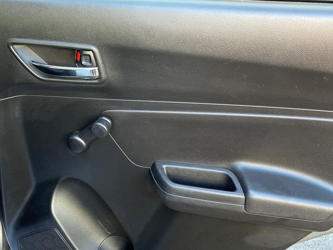 SUZUKI Swift Photo 32