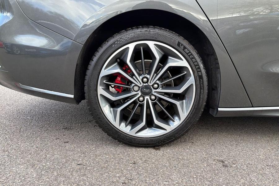 Ford FOCUS Photo autoimg-ae6f1a6511b310905753de9be7517ed2c786995f.jpg