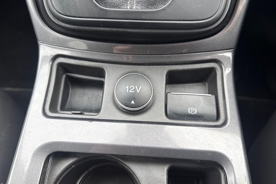Ford KUGA VIGNALE Photo autoimg-ae6f56bdd8134259c7cbd3affec8a7505ed88076.jpg