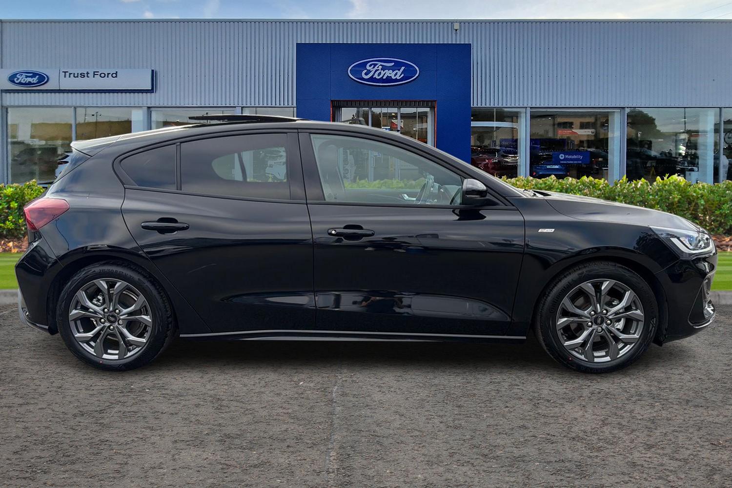 Ford Focus Photo 2