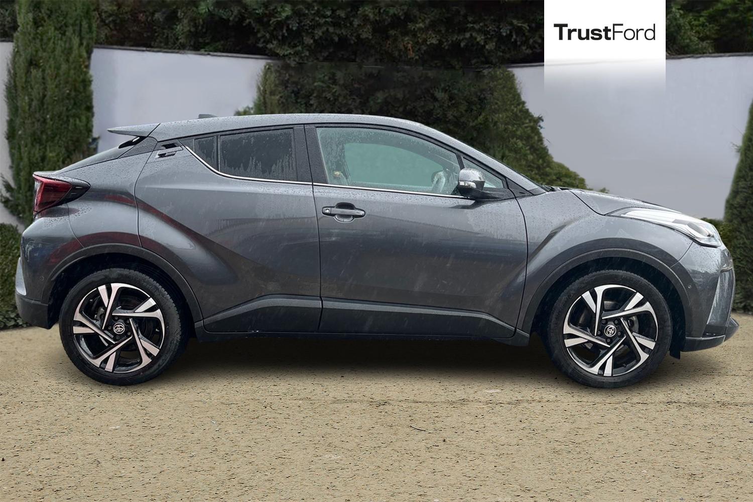 Toyota C-HR Photo 2