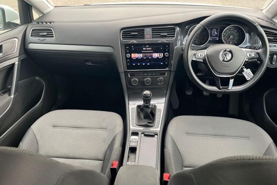 Volkswagen Golf Photo autoimg-ae7e95390763531aa3dc9bdf79d8b7752f8ba69d.jpg
