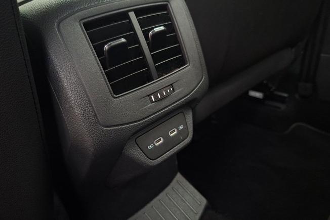 VOLKSWAGEN T-Roc Photo 25