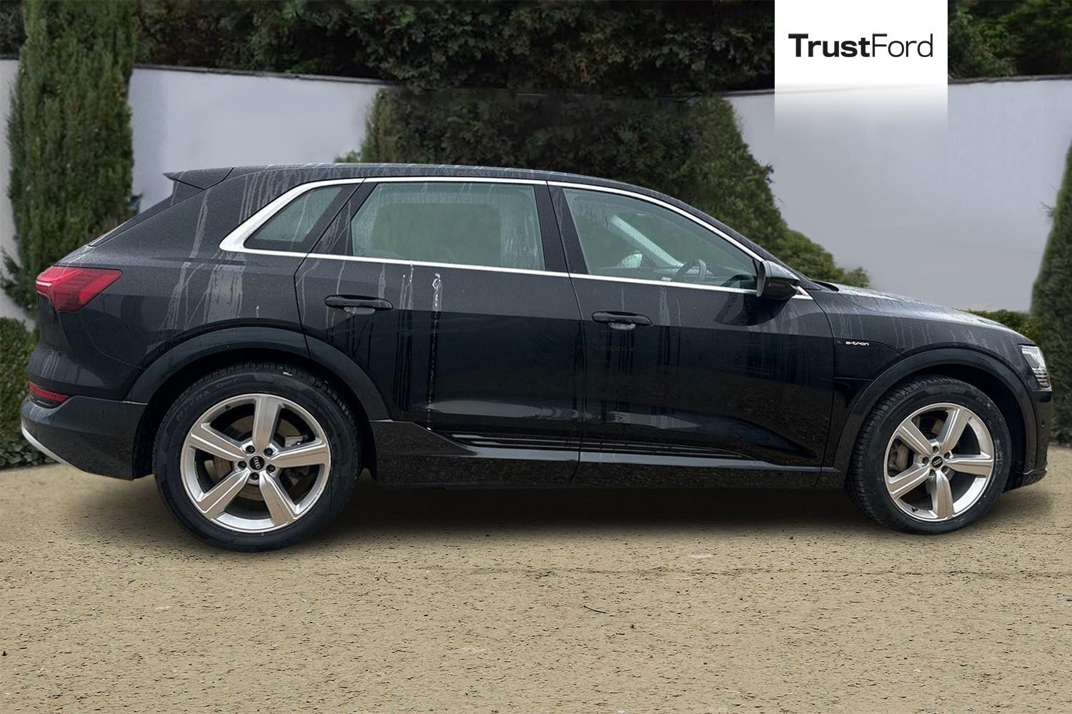 Audi E-TRON Photo 2