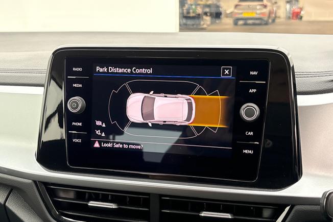 Volkswagen T-Roc Photo 21