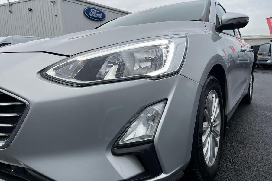 Ford FOCUS Photo autoimg-ae8cc030223425d7543d1923048c1d7bc5dd12ec.jpg