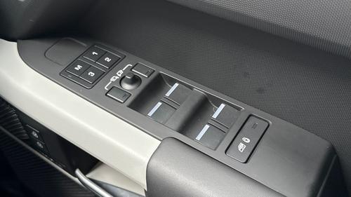 Land Rover Defender Photo autoimg-ae906e0f8ccb9fa1207c71b7d7d7a7dfd65d0912.jpg