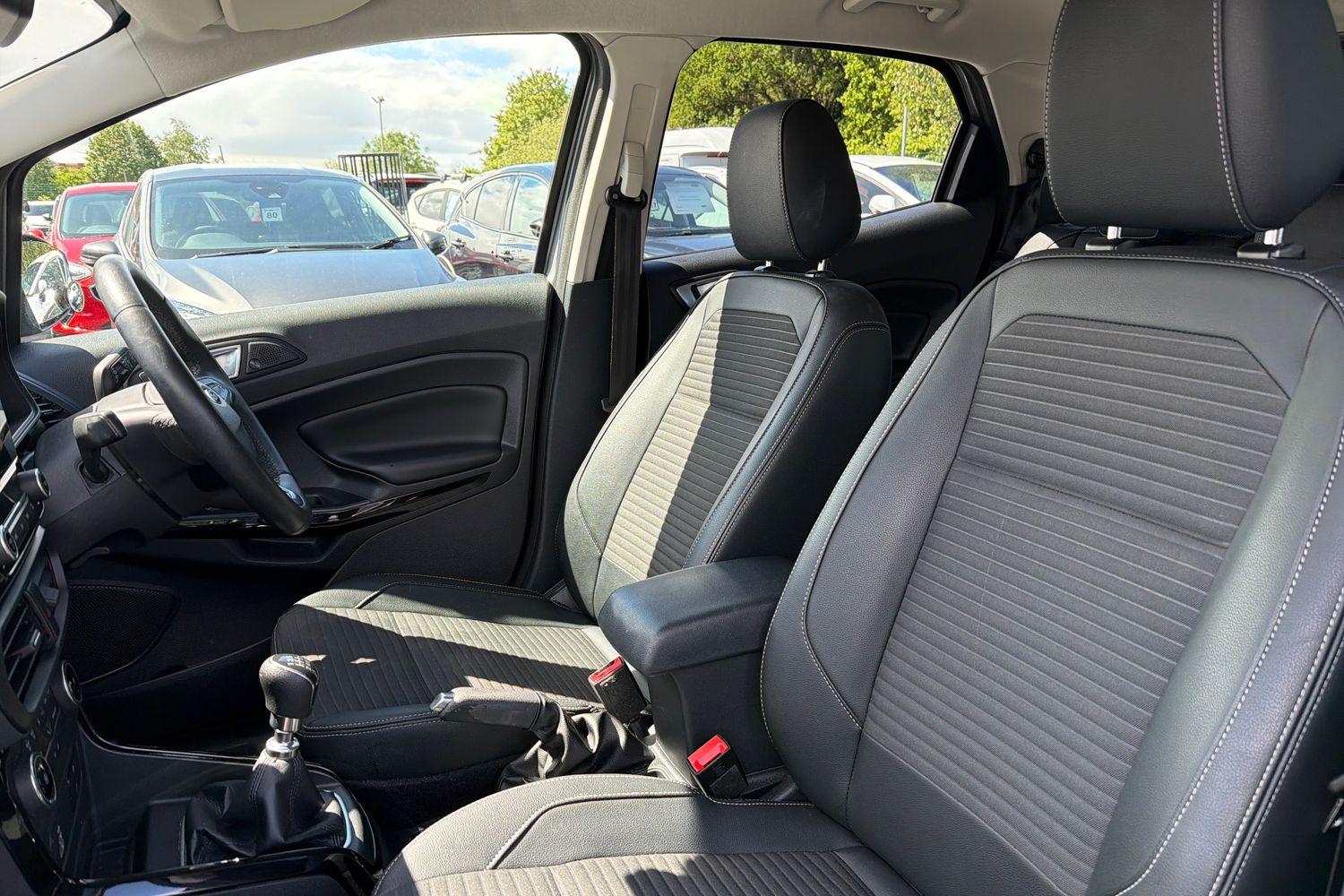 Ford ECOSPORT Photo 18