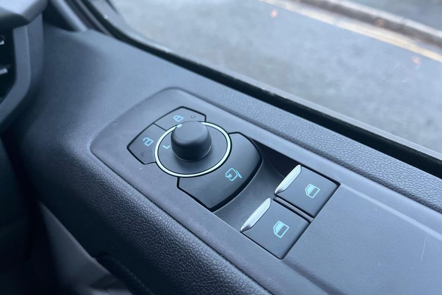 Used Ford TRANSIT CUSTOM 26