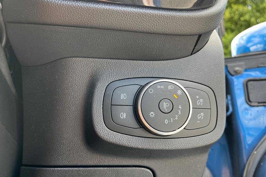 Ford FIESTA Photo autoimg-aea119104431ab71a2dfb15d2d302a504757d6cf.jpg