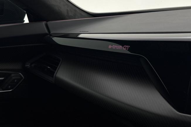 AUDI RS e-tron GT Photo 25