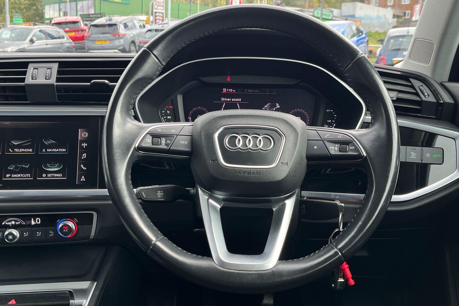 Audi Q3 Photo 11
