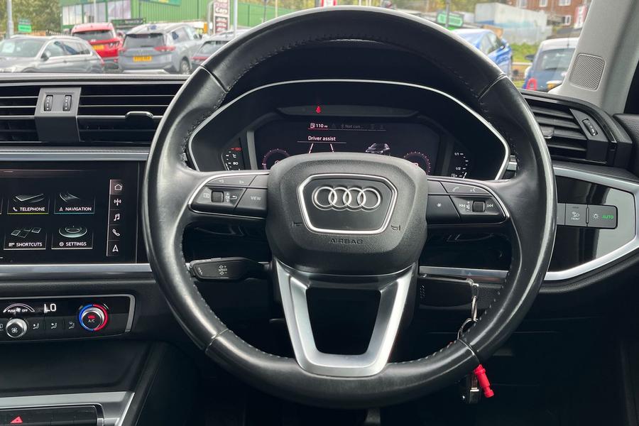 Audi Q3 Photo autoimg-aea7ace02b3de642c4b3281eee8218d3c9e584b3.jpg