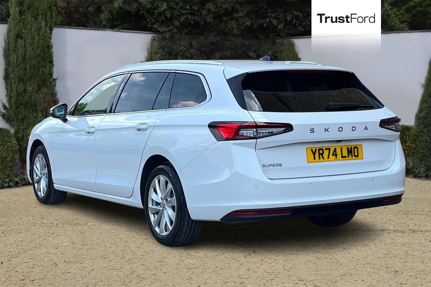 Skoda SUPERB Photo 1