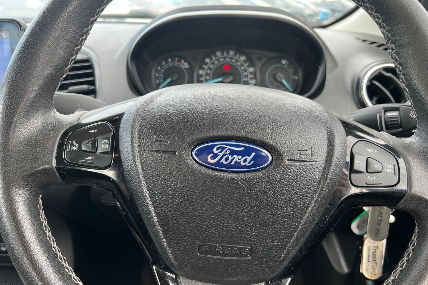 Ford KA+ Photo 11