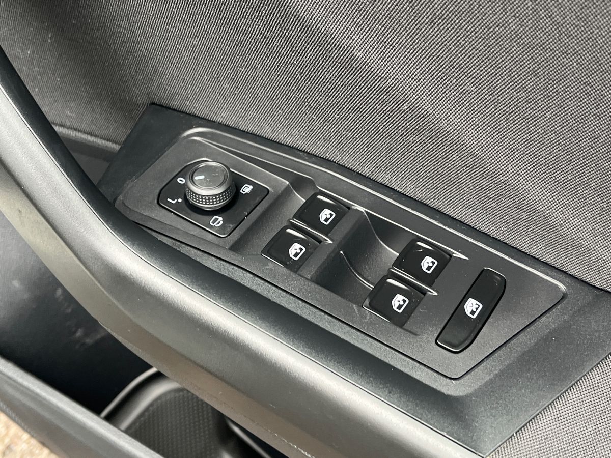 Volkswagen T-Roc Photo 31
