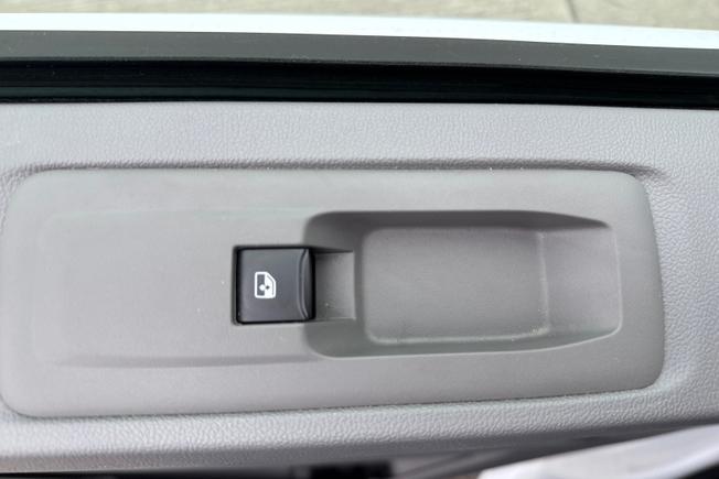 VOLKSWAGEN Transporter Photo 46