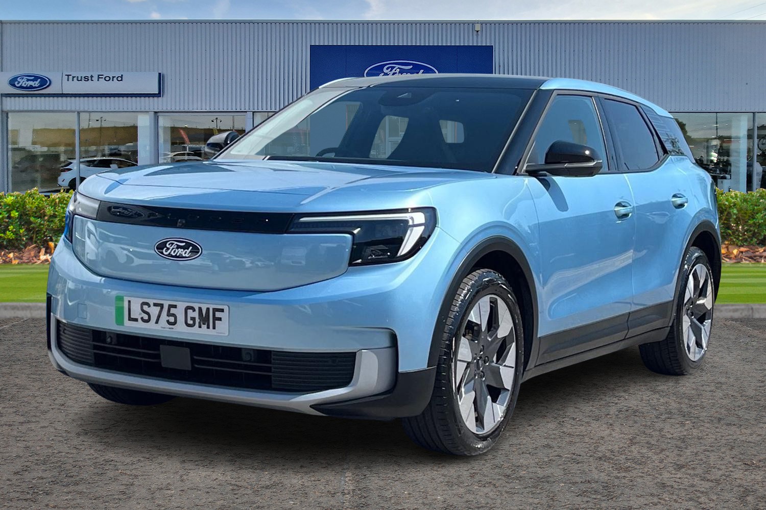 Ford Explorer Photo 4