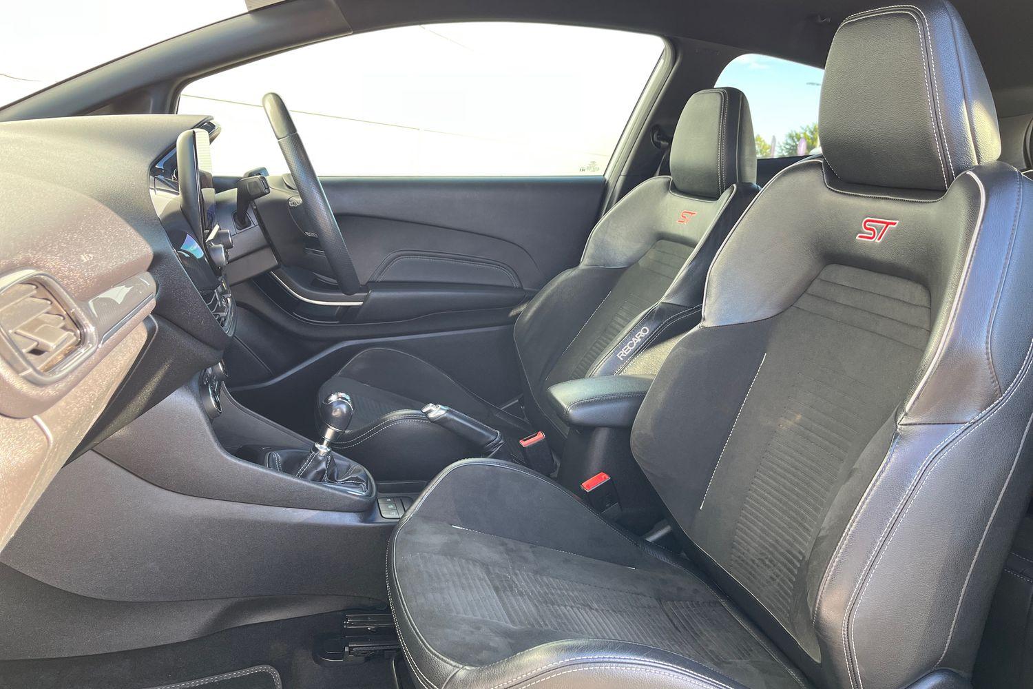 Ford FIESTA Photo 18