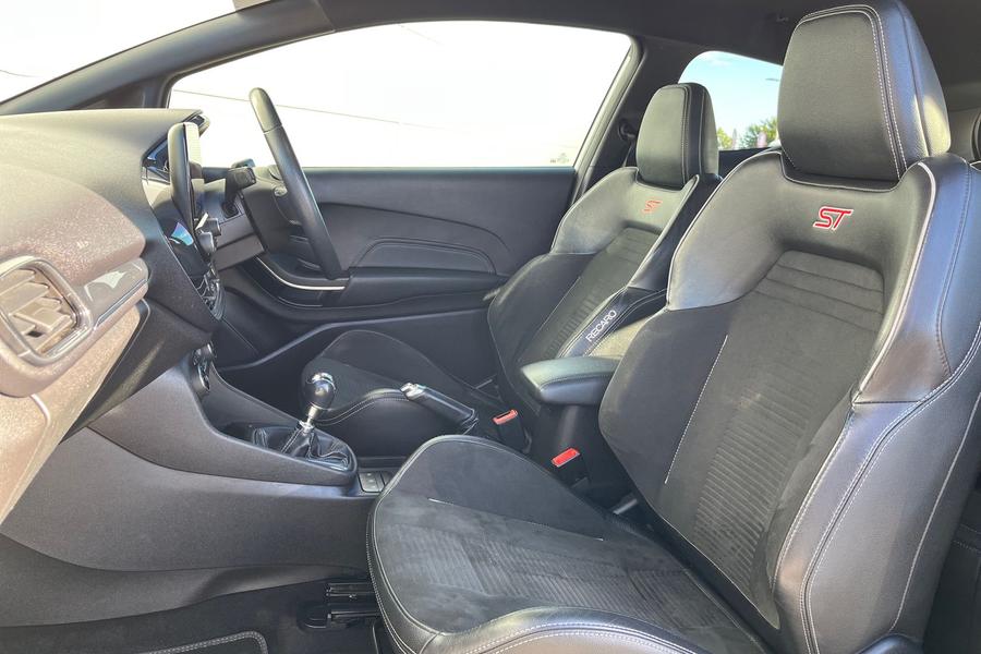Ford FIESTA Photo autoimg-aeb30556d13b8fdaf5696310b87752cef7d604b5.jpg