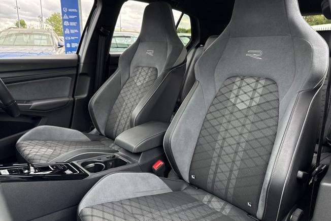 VOLKSWAGEN Golf Photo 21