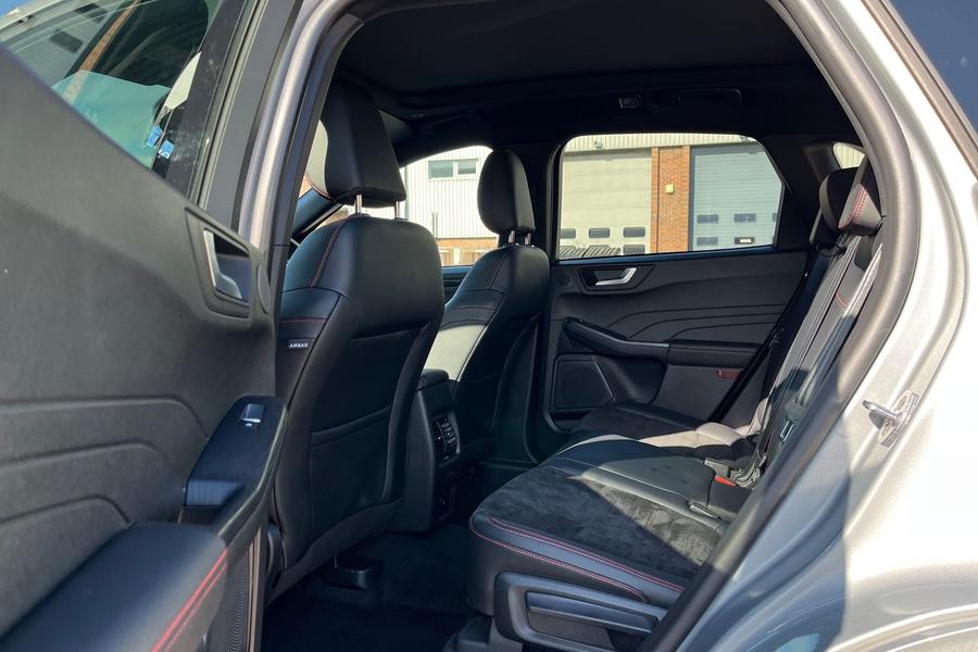 Ford Kuga Photo autoimg-aebecaf007815e0d20a8d2a1f4cf9f09d745376f.jpg