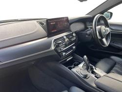 BMW 5 Series Photo 2