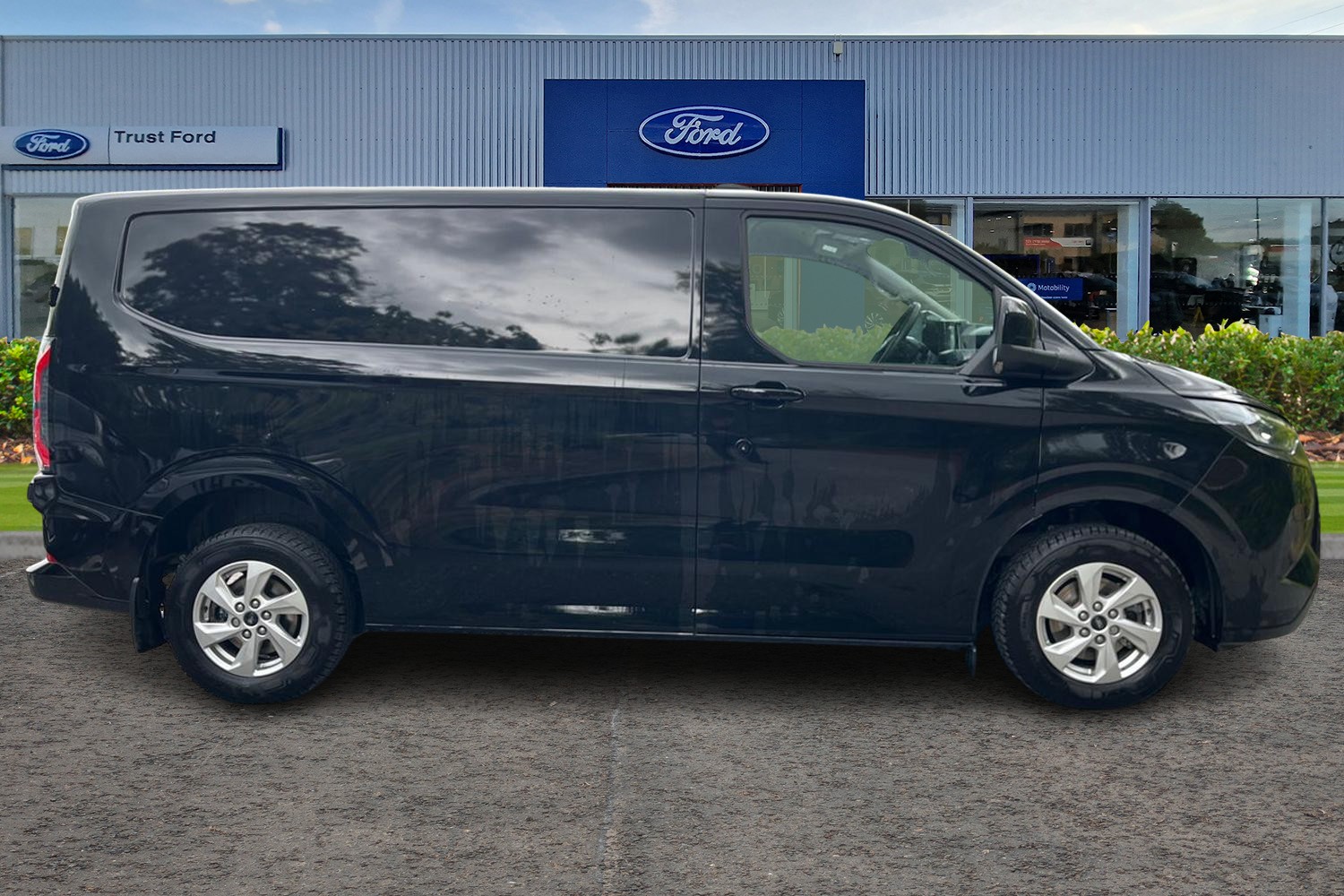 Ford E-TRANSIT CUSTOM Photo 2