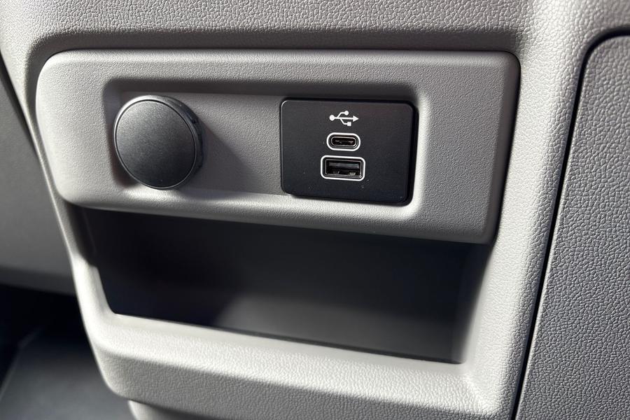 Ford E-TRANSIT CUSTOM Photo autoimg-aec5299cdc299b359856a7ab01608ae184b599dc.jpg