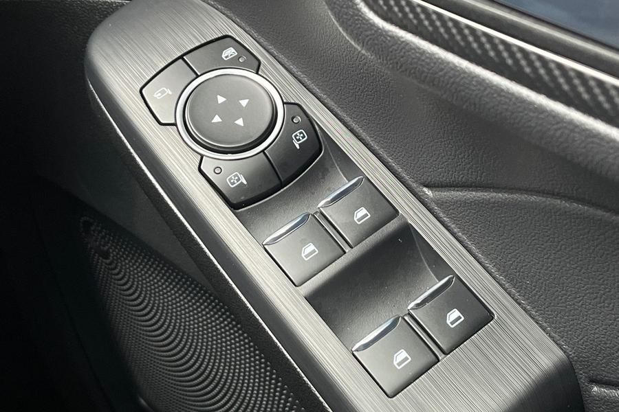 Ford Kuga Photo autoimg-aec6a2713babeed8fc44fc70910c59af187cbf23.jpg