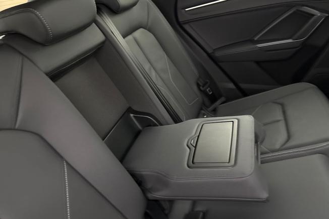 AUDI Q3 Photo 21