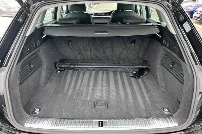 AUDI e-tron Photo 12