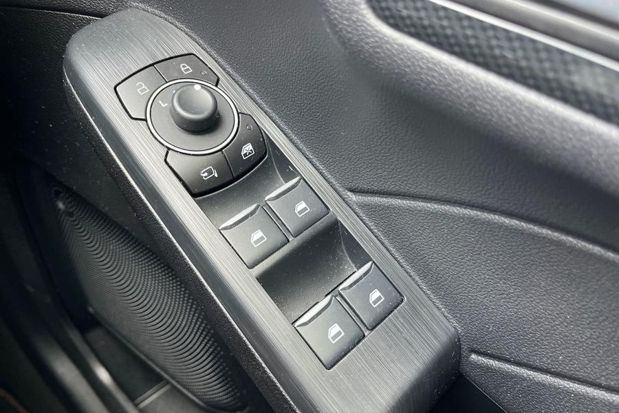 Ford KUGA Photo autoimg-aecfdb4dc39992b72c534d7066b2bd83daa060c4.jpg