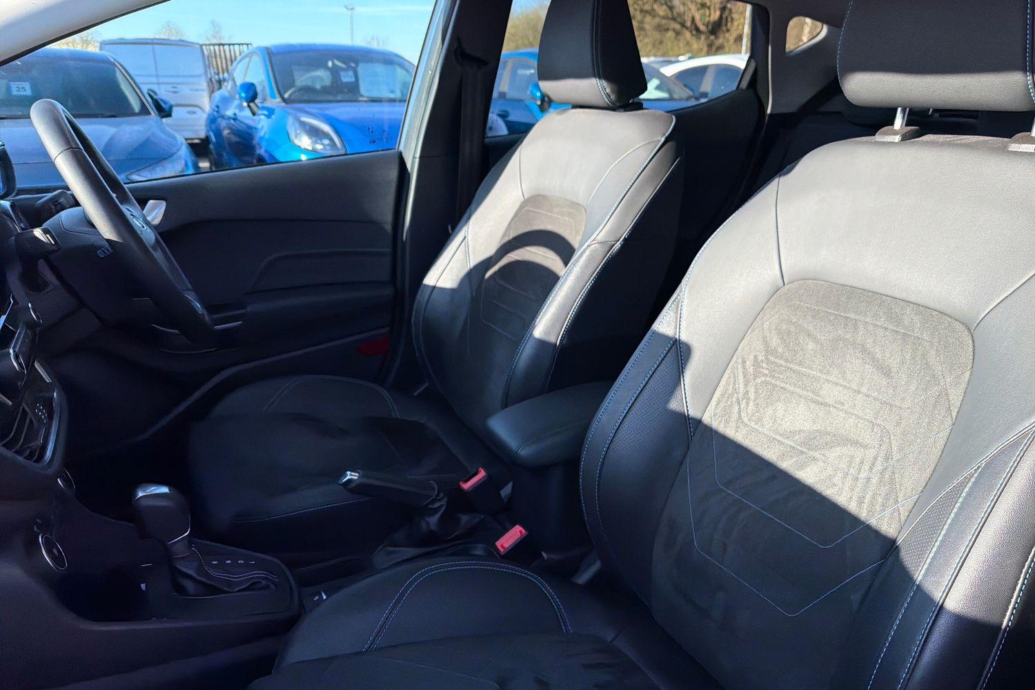 Ford FIESTA Photo 18