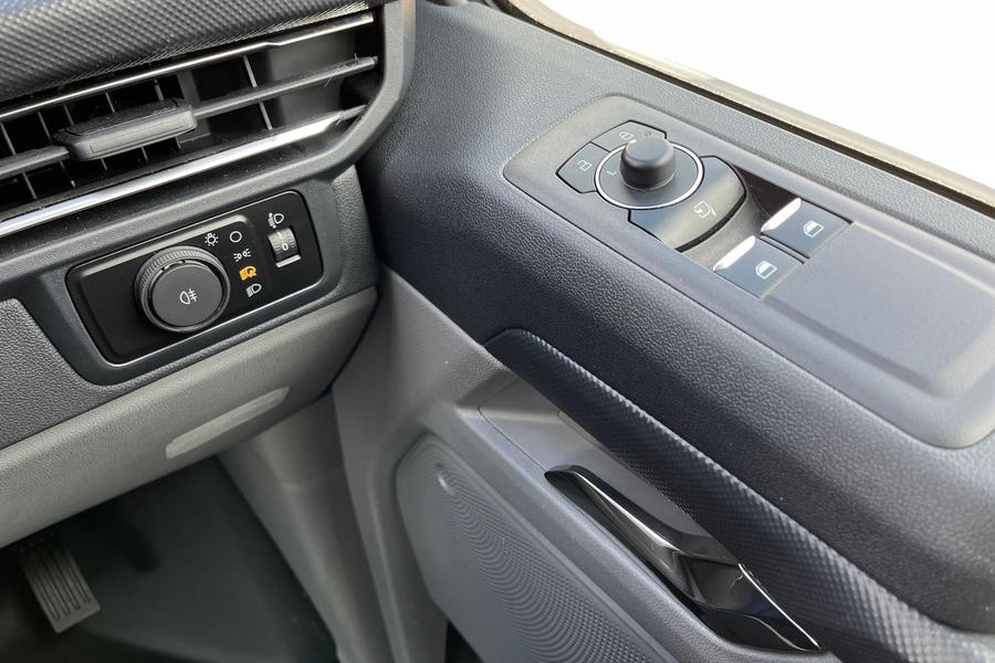 Ford E-TRANSIT CUSTOM Photo autoimg-aedf6b39cb4a7aed44f32e246d35fca129ba6e91.jpg