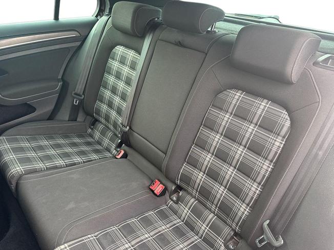 VOLKSWAGEN Golf Photo 9