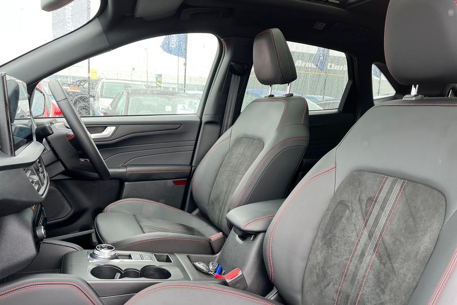 Ford Kuga Photo autoimg-aee10a4e67393f4cc686053f316c1cfec5707af6.jpg