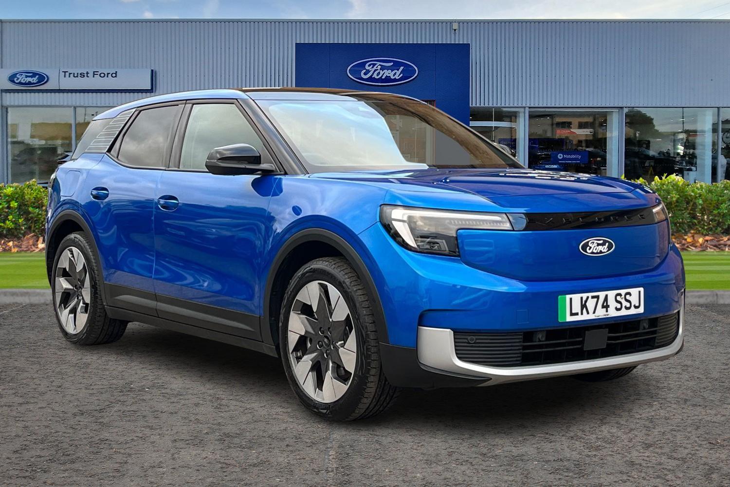 Ford Explorer Photo 0