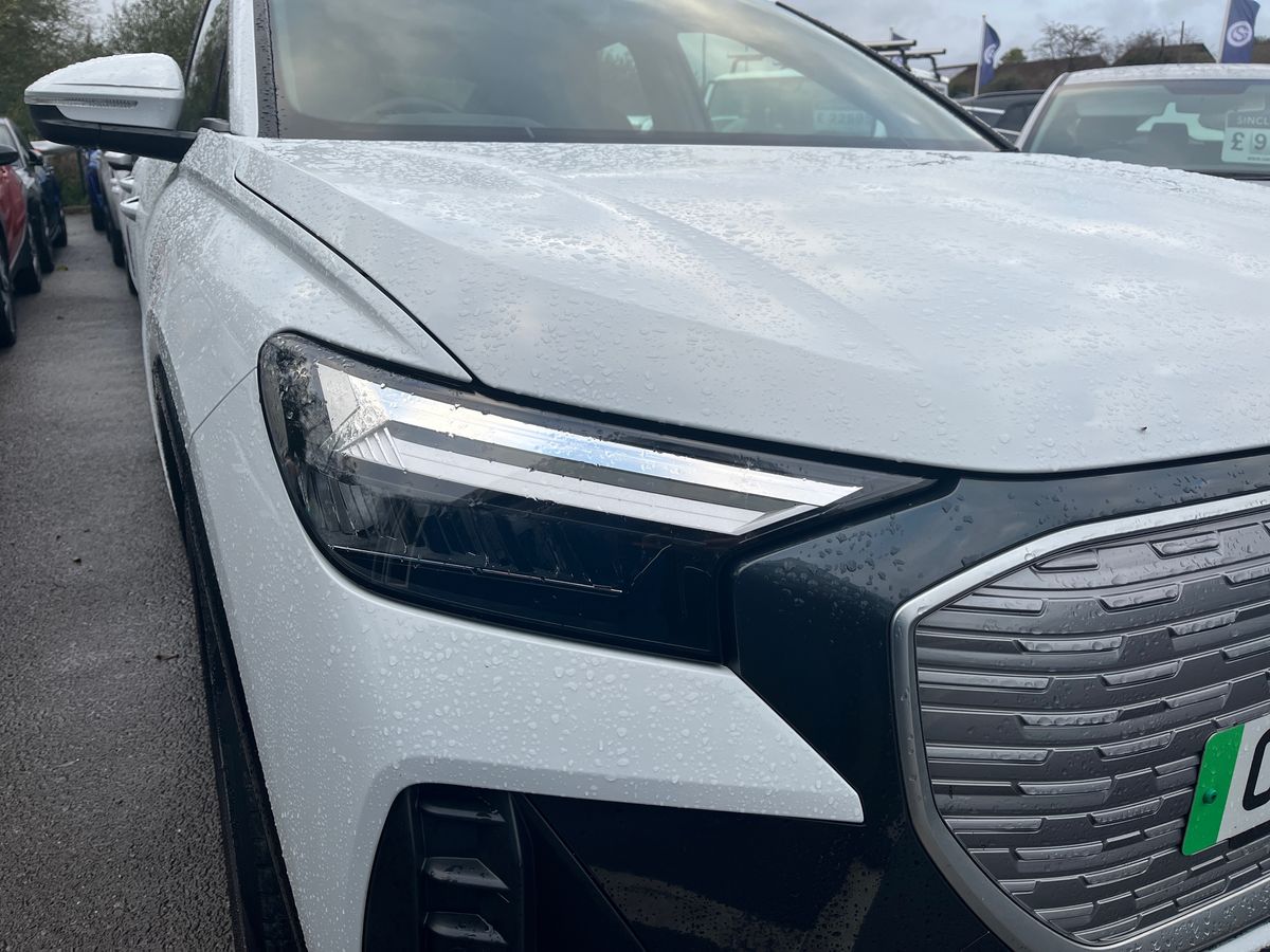 Audi Q4 e-tron Photo 15
