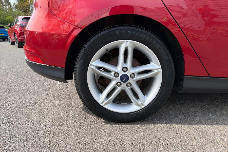 Ford FOCUS Photo autoimg-aee98e0ecce7710d2bbdde1fe9e16814754cc02e.jpg