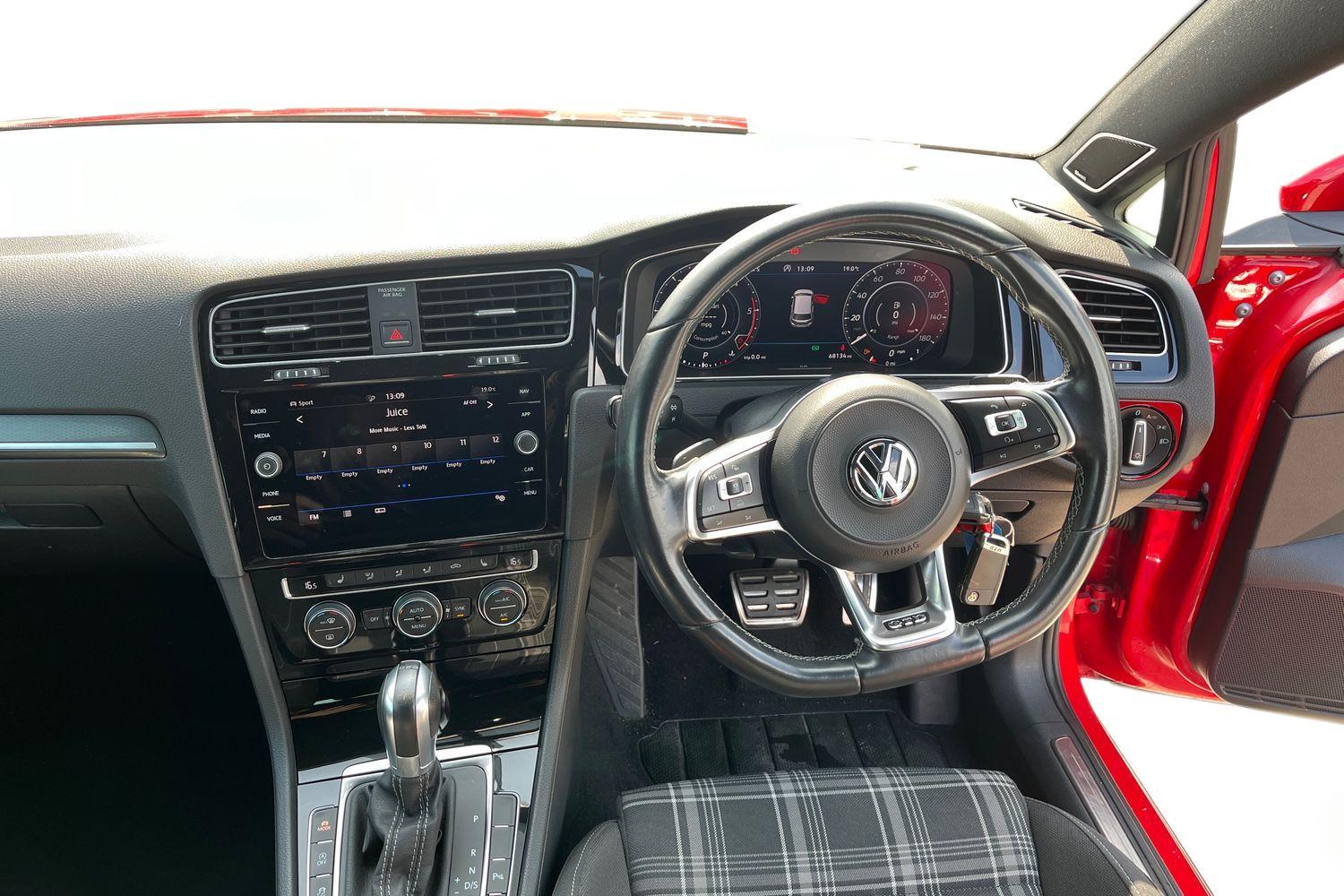 Volkswagen Golf Photo 10