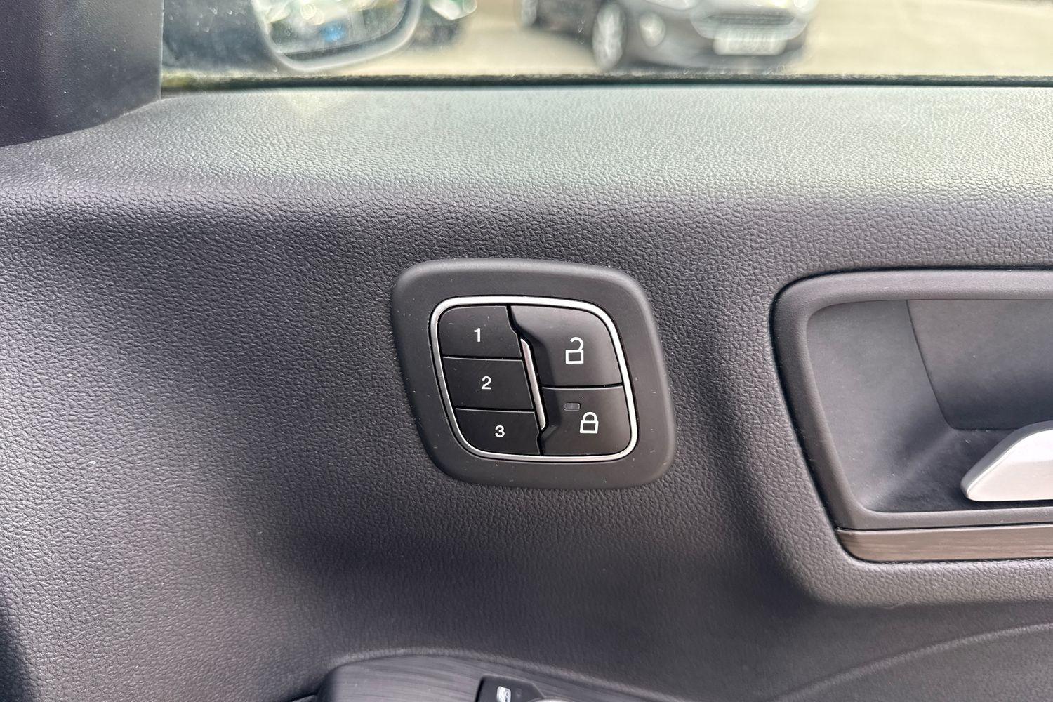 Ford KUGA Photo 28