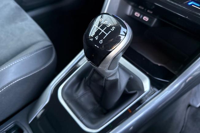 VOLKSWAGEN T-Roc Photo 24