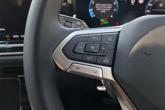 VOLKSWAGEN Tiguan Photo 16
