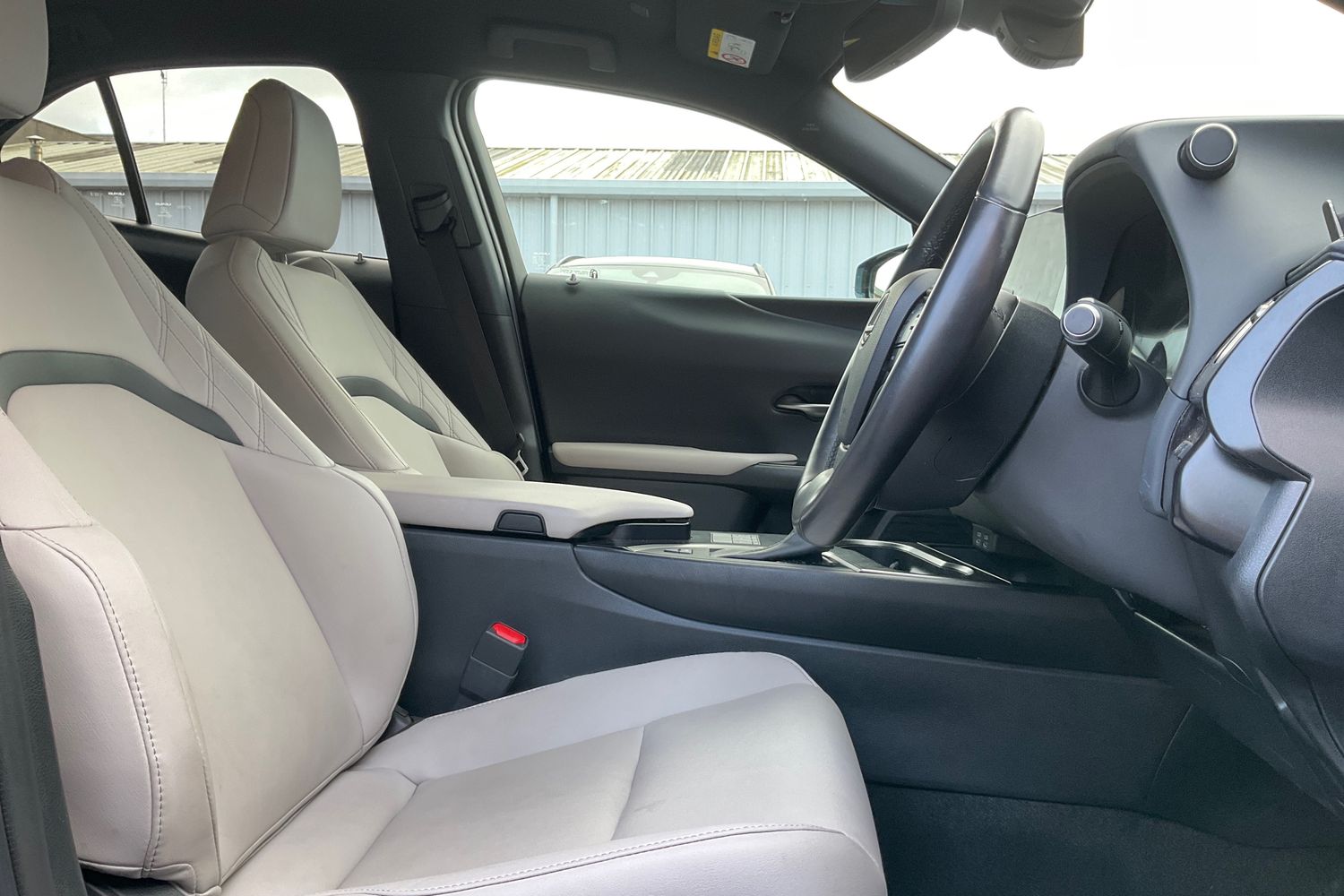 Lexus UX Photo 16