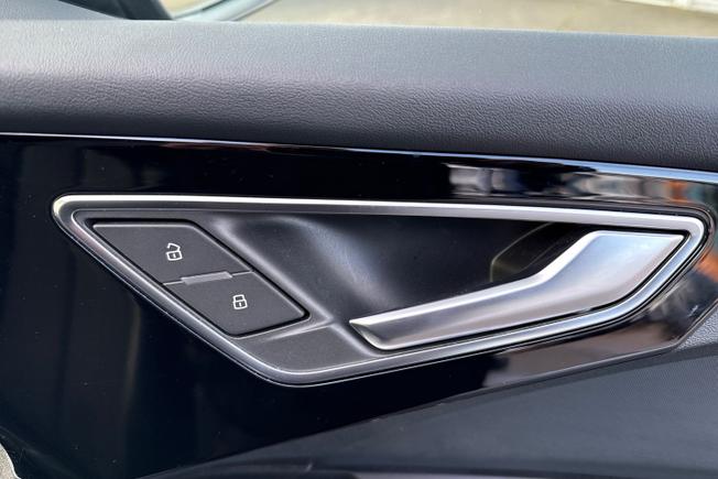 AUDI Q4 e-tron Photo 38