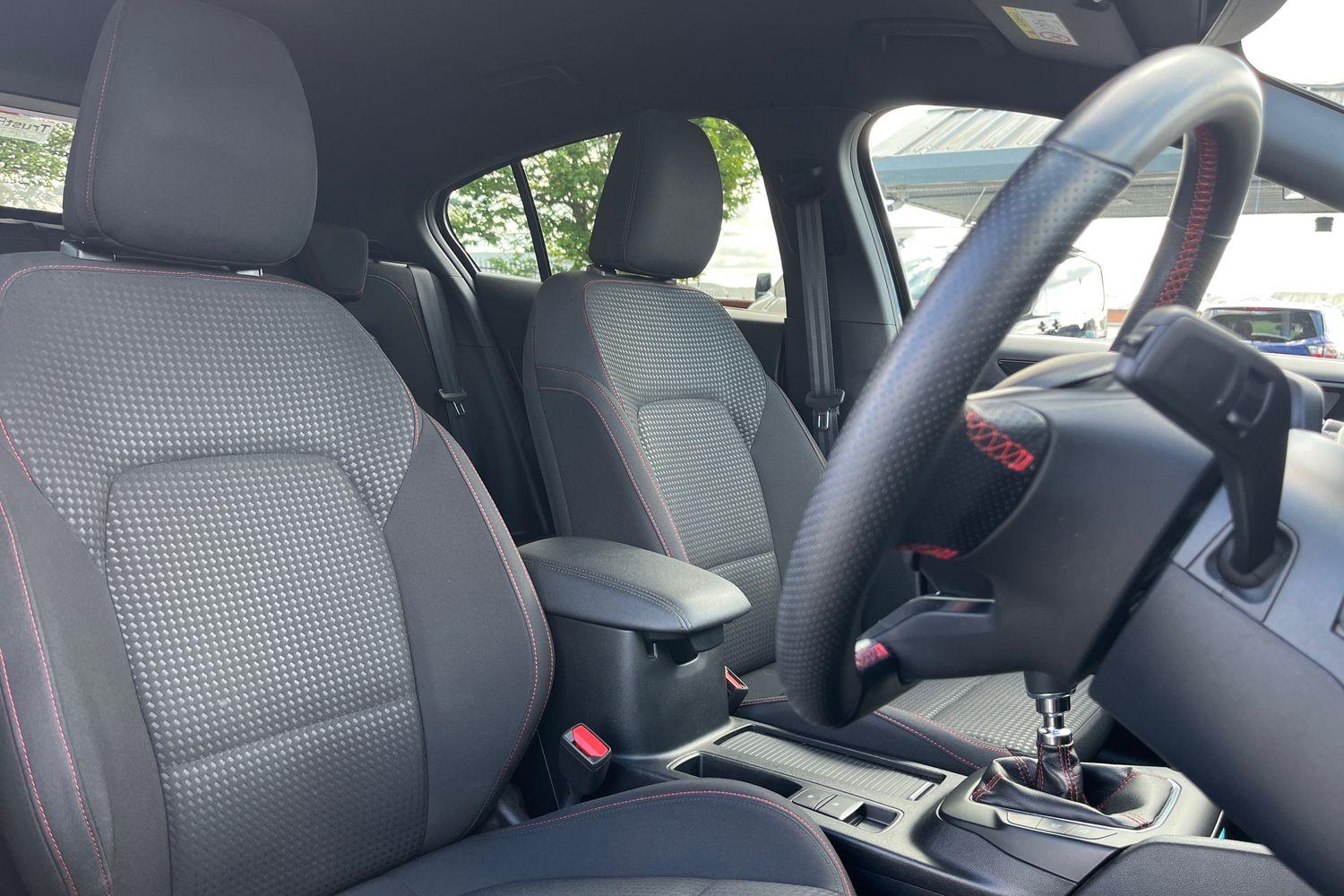 Ford FOCUS Photo 16