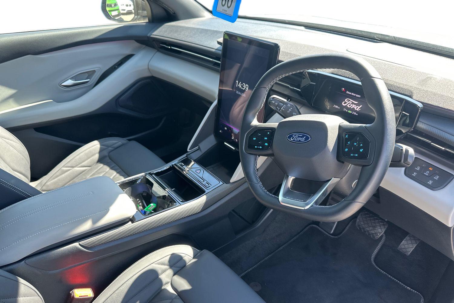 Ford EXPLORER Photo 8