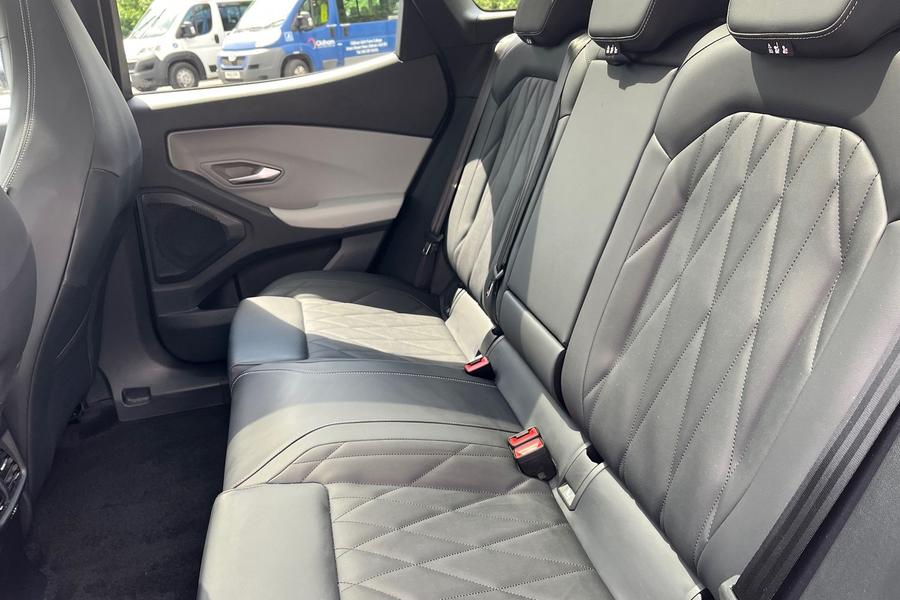 Ford Explorer Photo autoimg-af2815cefe4a09980f90bc7e2c2037b37fddf687.jpg